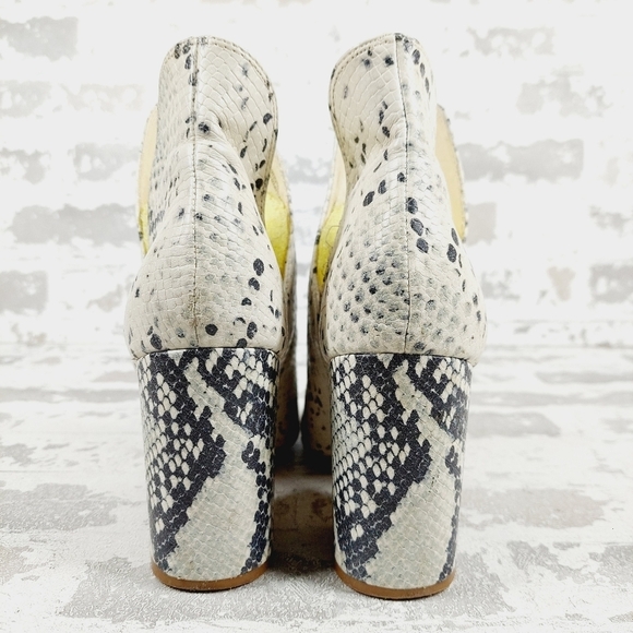 Steve Madden Rookie Snake Print Pull On Block Heel Ankle Boots T593 - Picture 6 of 16